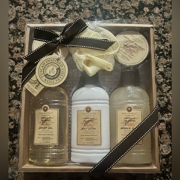 NWT - Tuscan Hills Vanilla Almond Bath Gift Set - Picture 1 of 2